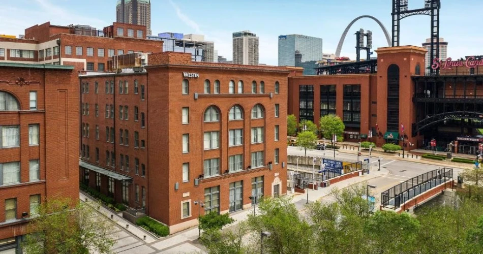 Top Hotels Near Busch Stadium, St. Louis: Where to Stay for a Game Day Experience