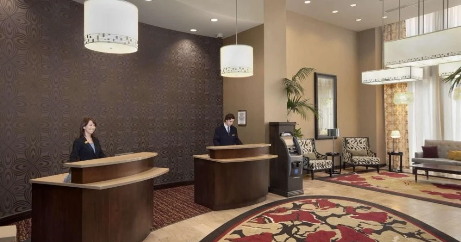 Top Hotels Near Busch Stadium, St. Louis: Where to Stay for a Game Day Experience